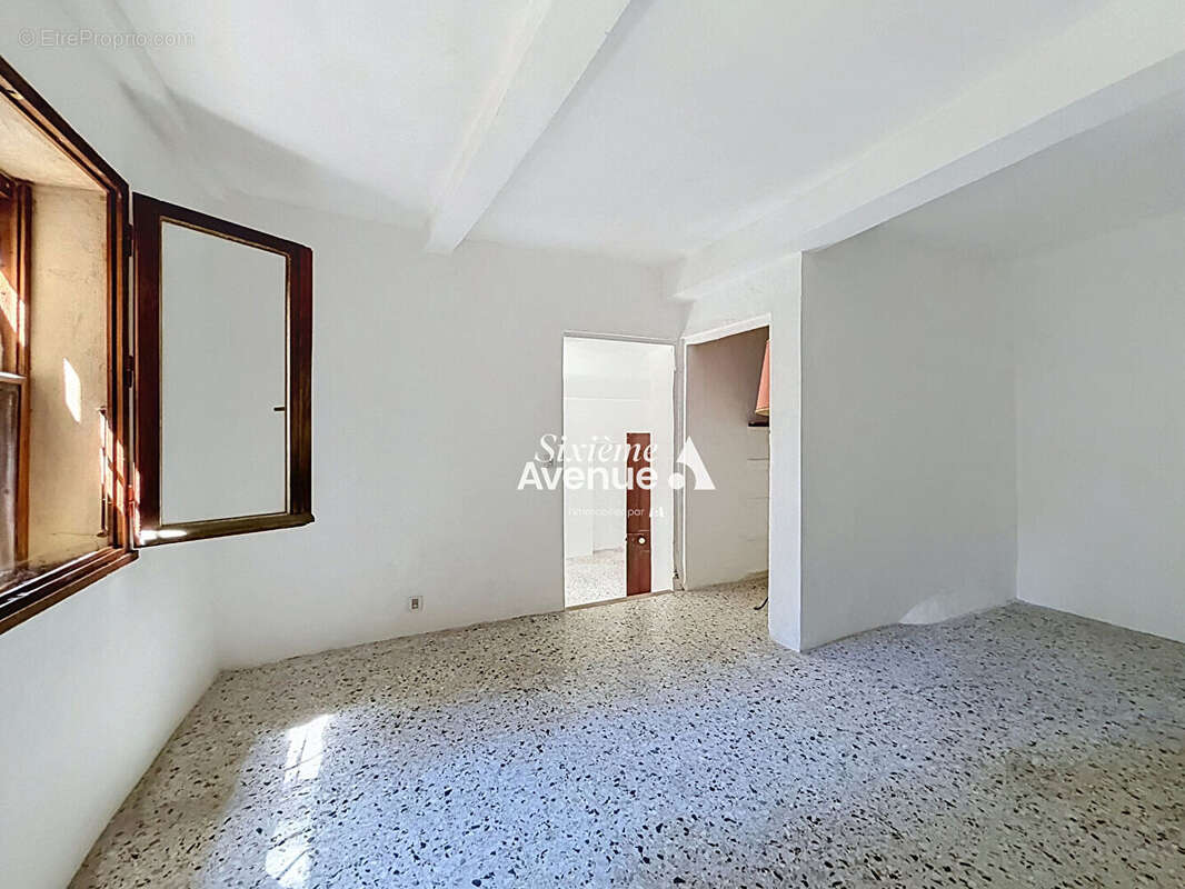 A vendre au Plan de Grasse - Maison atypique de 10 pièces ? 8 chambres ? Terrain de 360 m² - photo 9