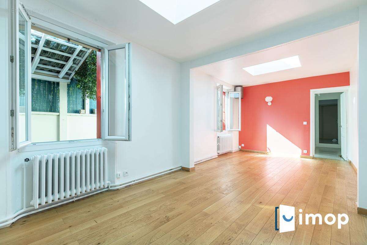 Appartement à PARIS-14E