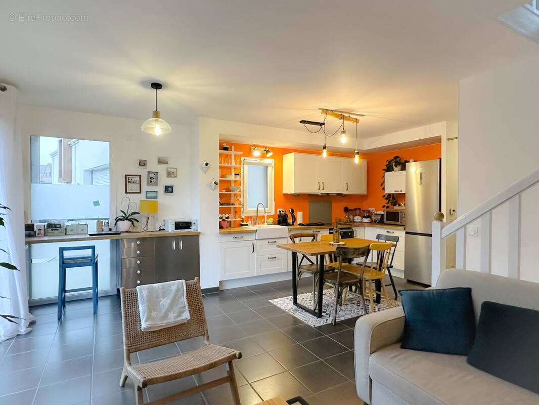 Maison à MORAINVILLIERS