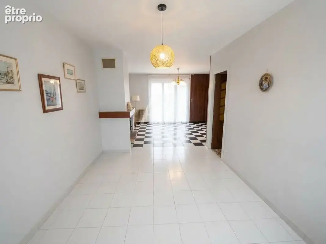 EN VENTE - GARCHIZY - Maison  4 chambres sur sous-sol - photo 4