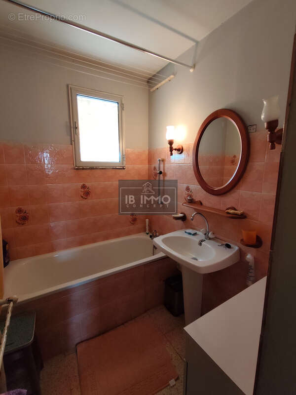Maison à LE MUY