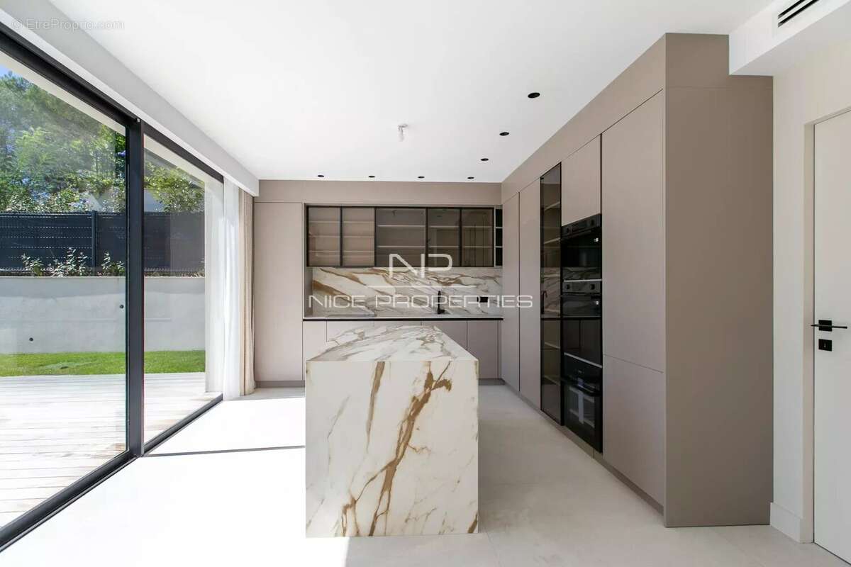 Maison à MOUANS-SARTOUX