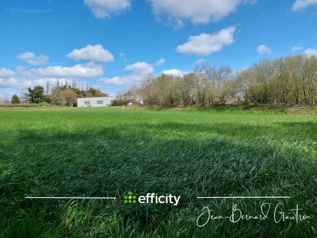 Terrain à PLOUNEVEZ-MOEDEC