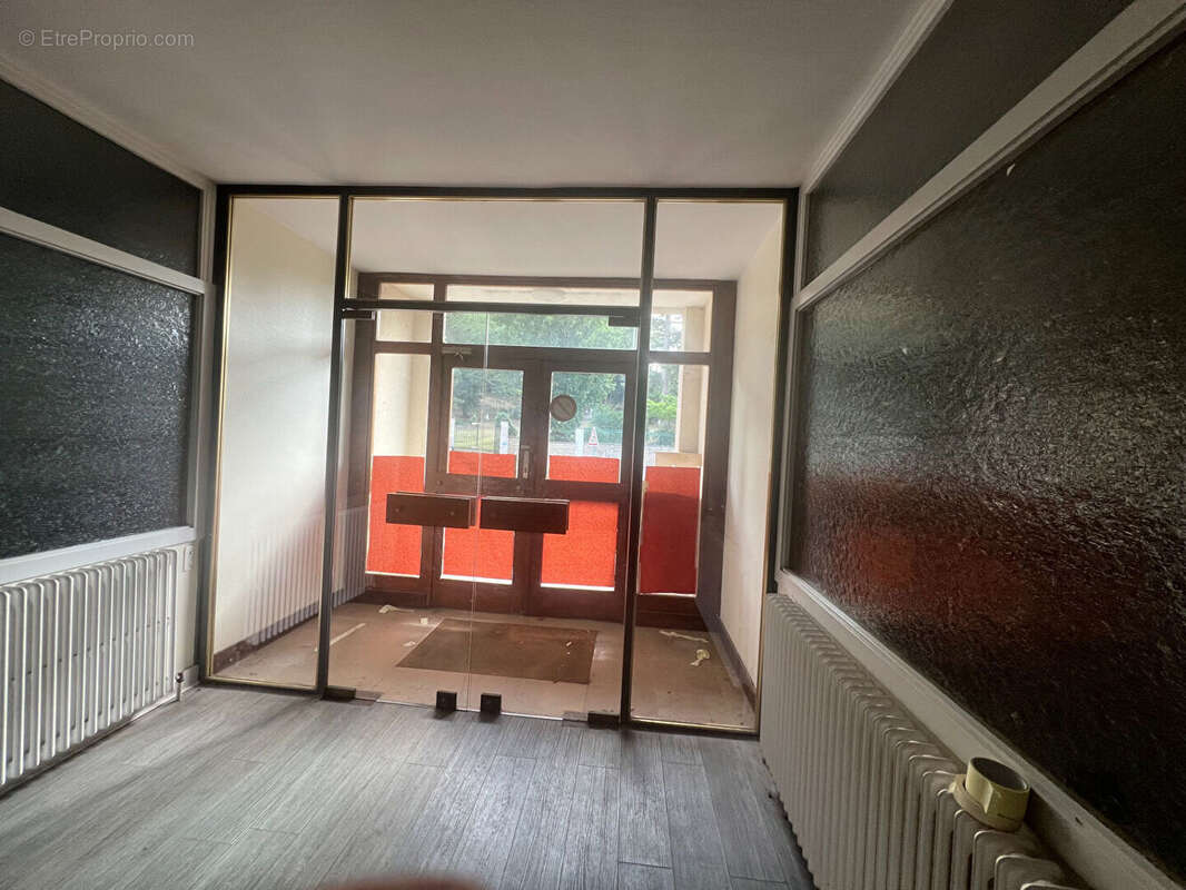 Commerce à LE PEAGE-DE-ROUSSILLON