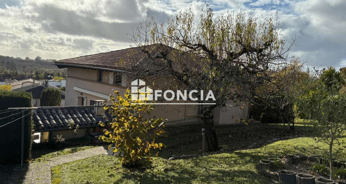 Maison à CASTELNAU-MONTRATIER