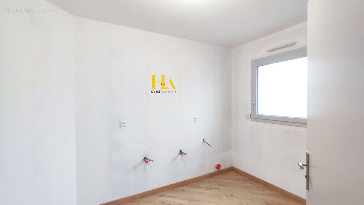 Appartement à SAINT-DONAT-SUR-L'HERBASSE