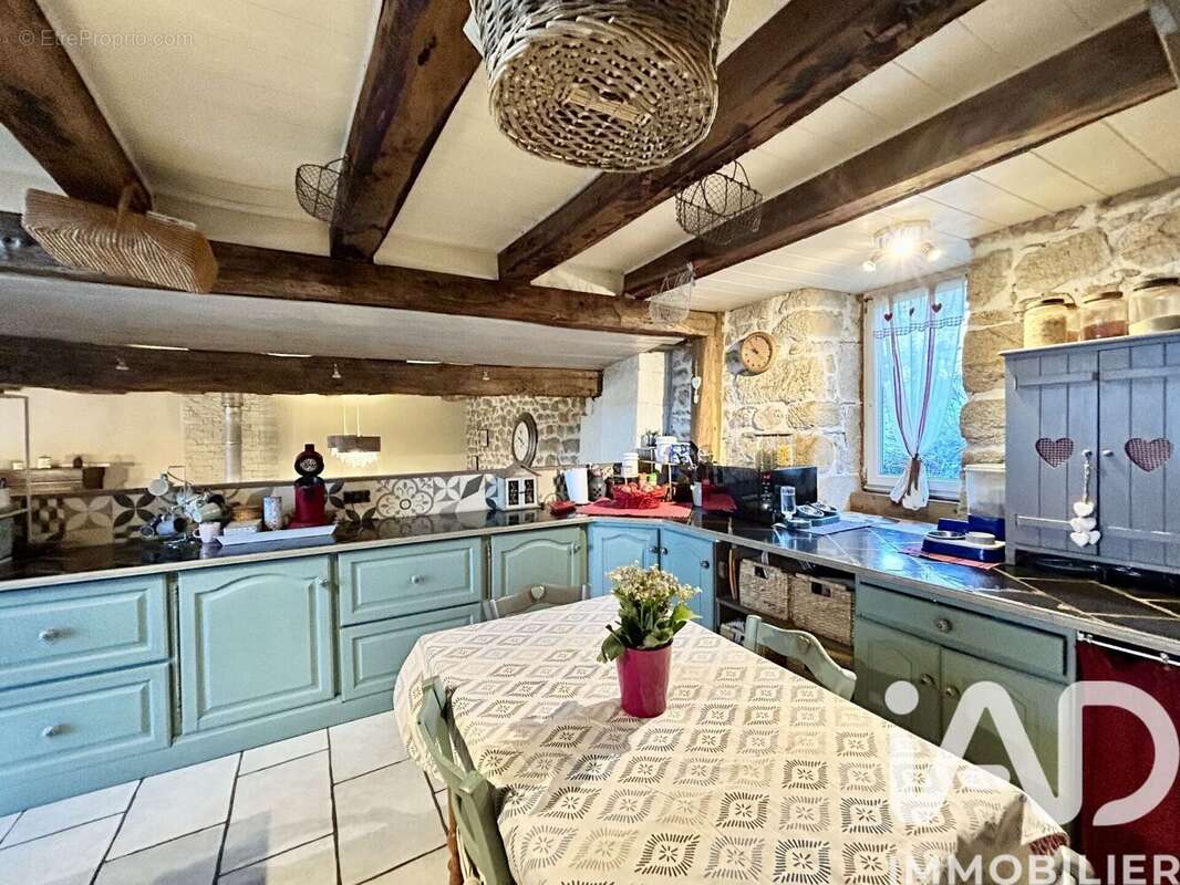 Maison 143 m² à Saint-Martial-De-Gimel  - photo 4