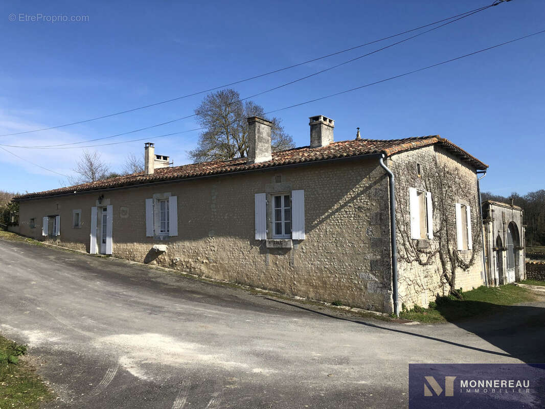 Maison à BRIE-SOUS-BARBEZIEUX