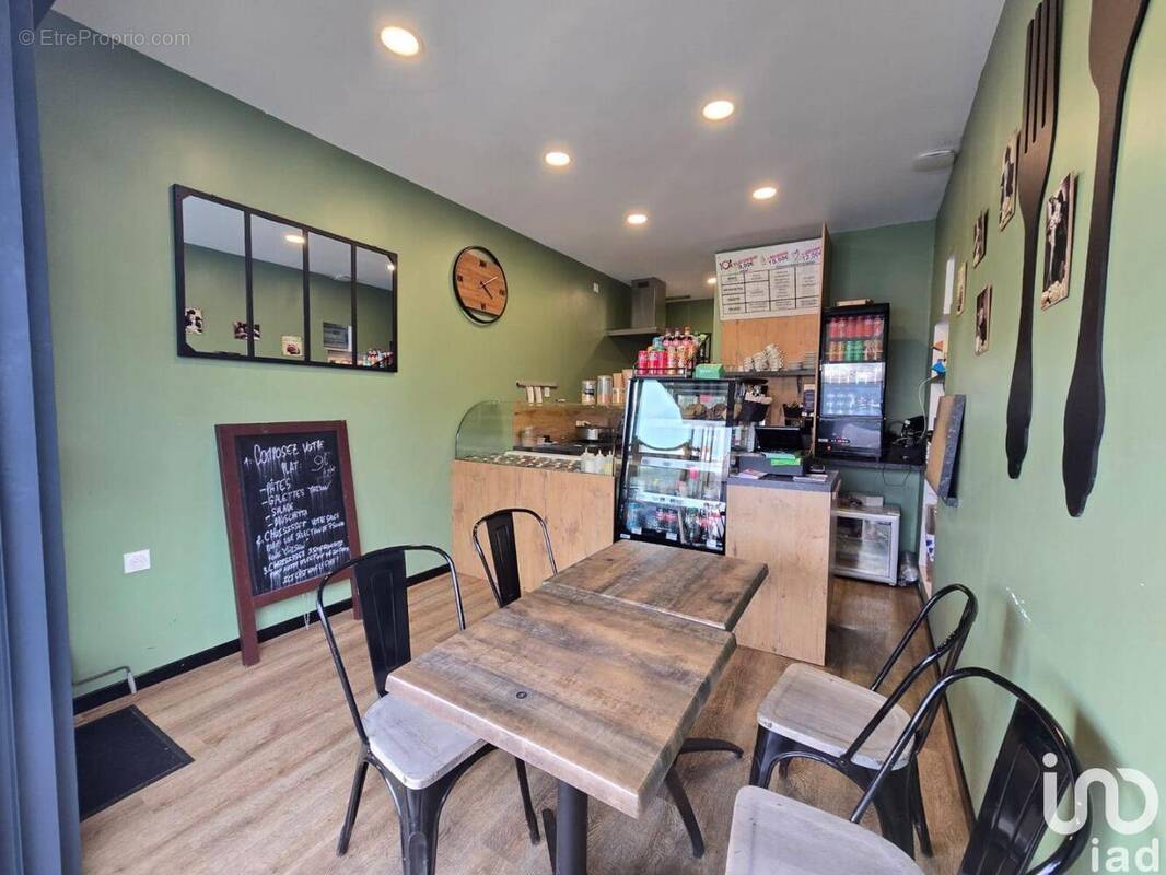 Photo 1 - Commerce à ROCHEFORT