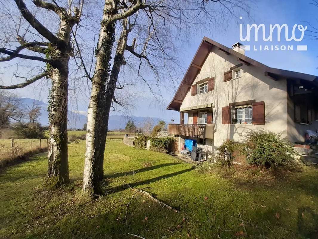 Maison à PUGNY-CHATENOD