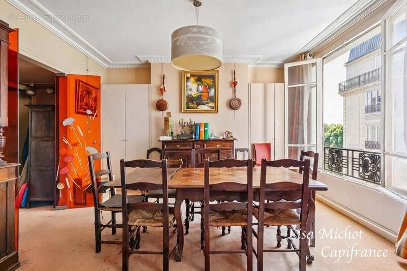 Appartement à PARIS-16E