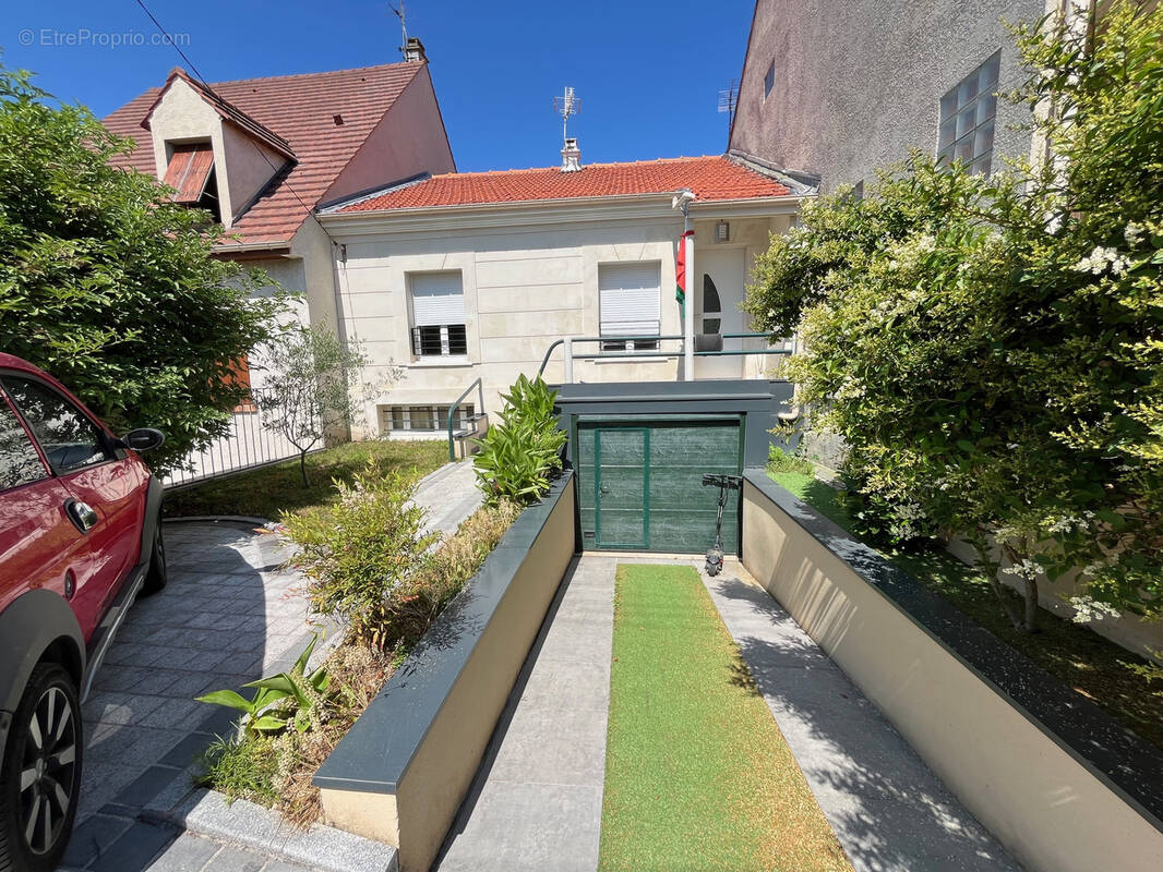 Maison à SARTROUVILLE