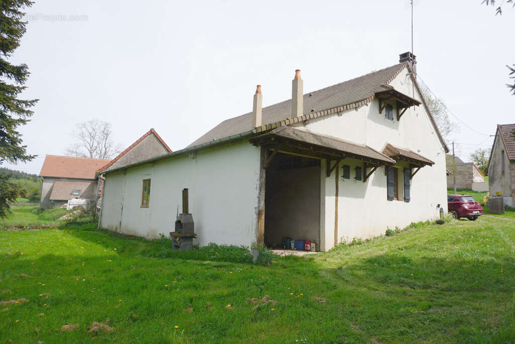 Maison à CHAROLLES