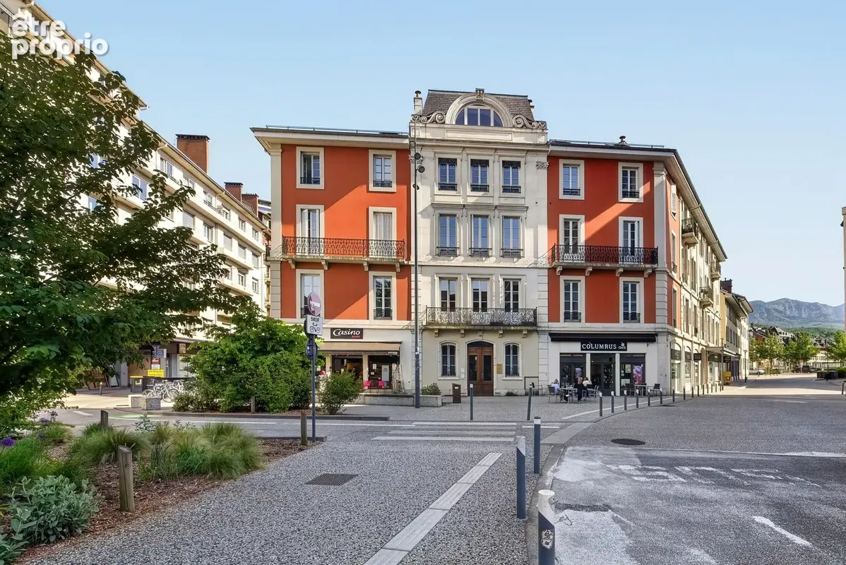 Chambéry centre - Appartement Bourgeois d'exception de 194 m2 - Dernier étage - Ascenseur - PMR - Parking - photo 7