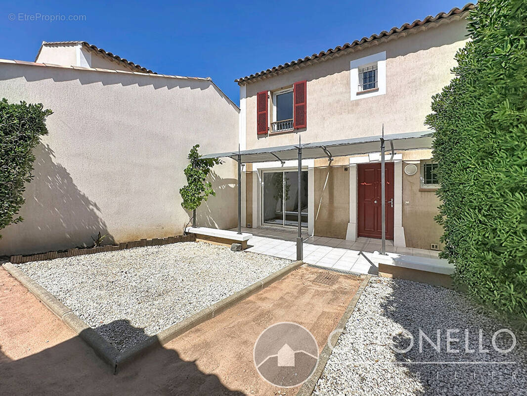 Maison à ROQUEBRUNE-SUR-ARGENS