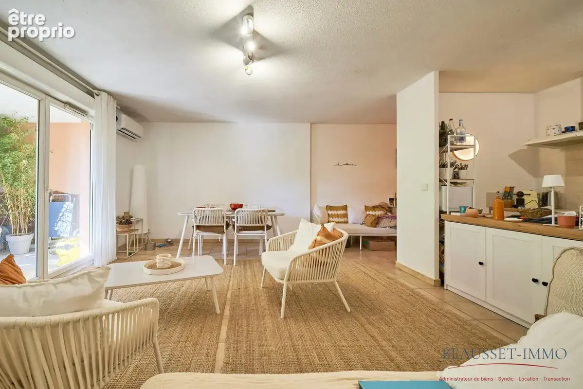 Appartement 63 m² à Saint-Cyr-Sur-Mer  - photo 2
