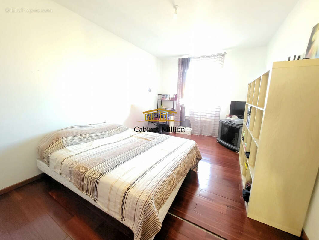 Maison à VIC-LA-GARDIOLE