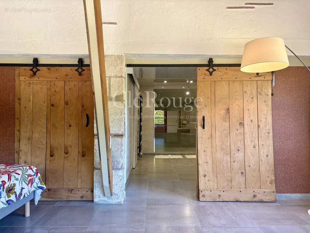 Proche de Saint-Livrade-sur-Lot – Élégante propriété de caractère de 5 chambres avec piscine chauffée et superbe parc arboré - photo 15