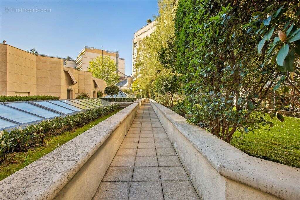 Appartement à PARIS-16E