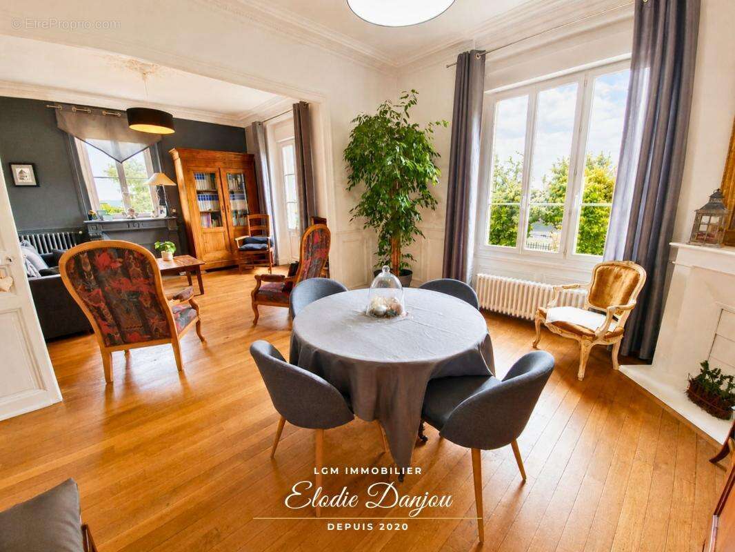Maison de caractère avec jardin clos, garage en centre-ville de Vendôme - photo 2