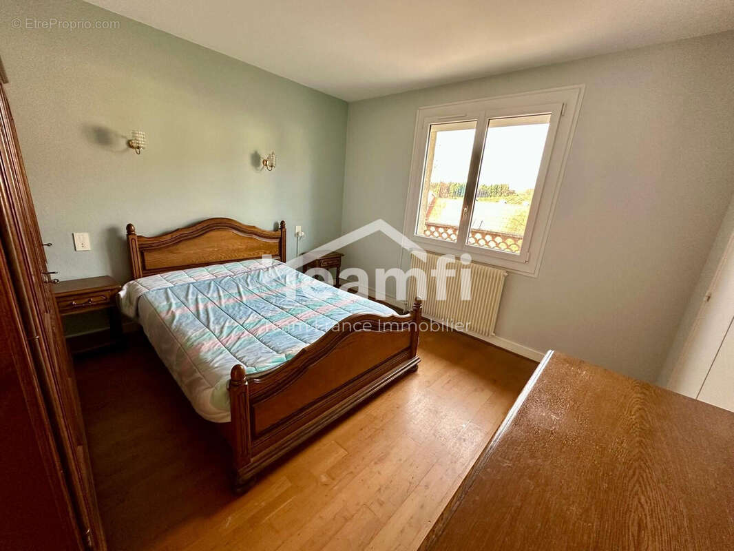 Maison à LA MONNERIE-LE-MONTEL