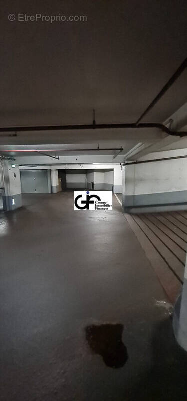 Parking à PARIS-16E
