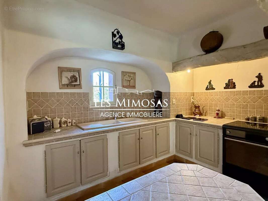 Maison à ROQUEBRUNE-SUR-ARGENS
