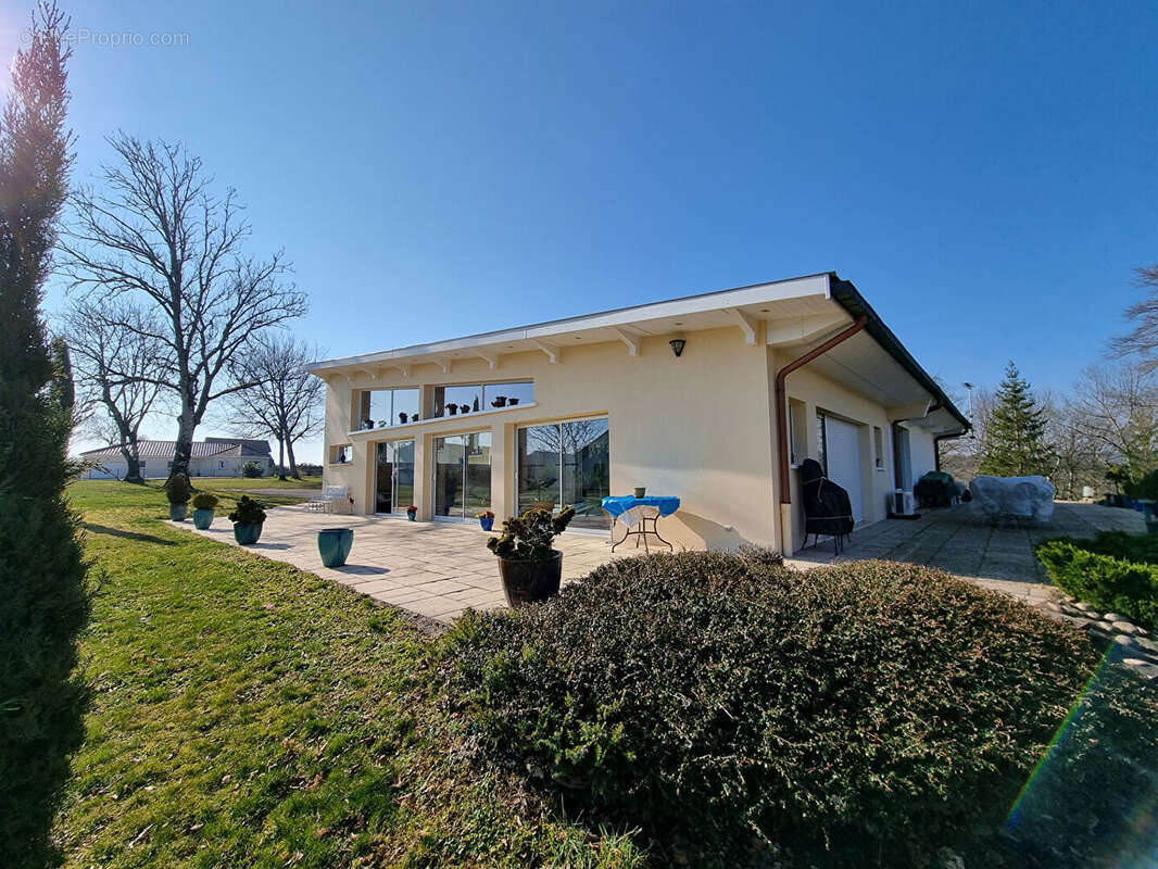 Maison à NEUFCHATEAU