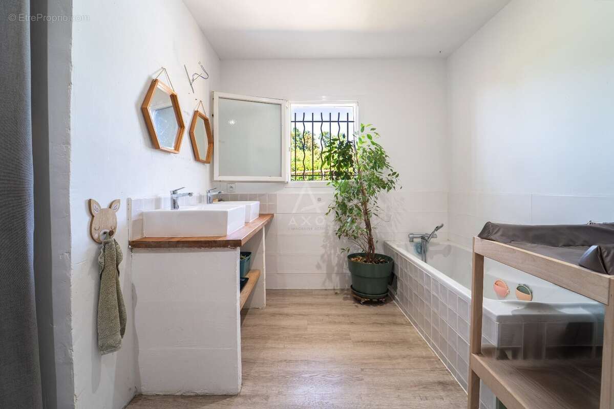 Maison familiale de plain pied de 121 m² - photo 5