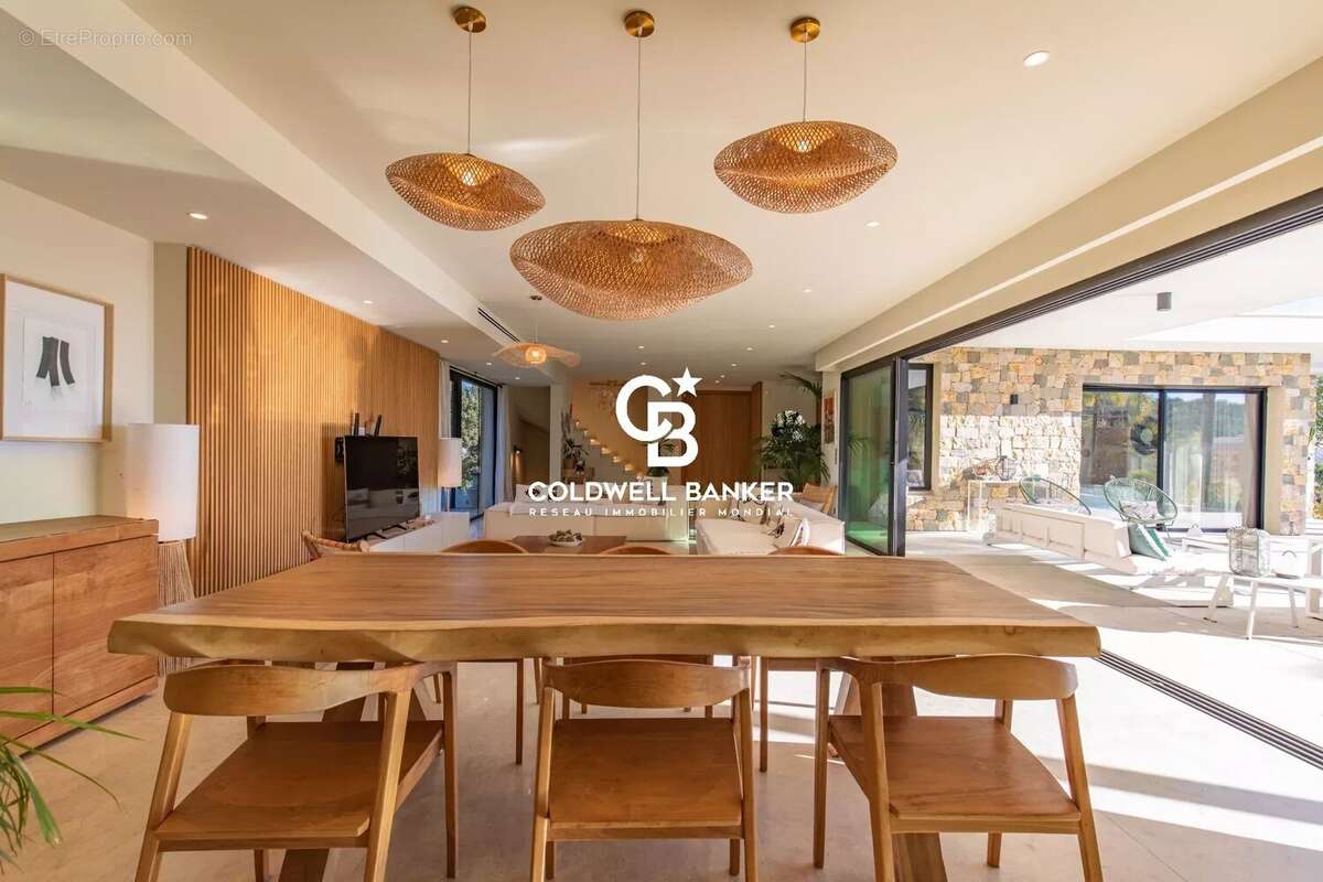 Maison à CARQUEIRANNE