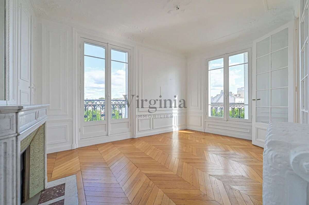 Appartement à CHARENTON-LE-PONT