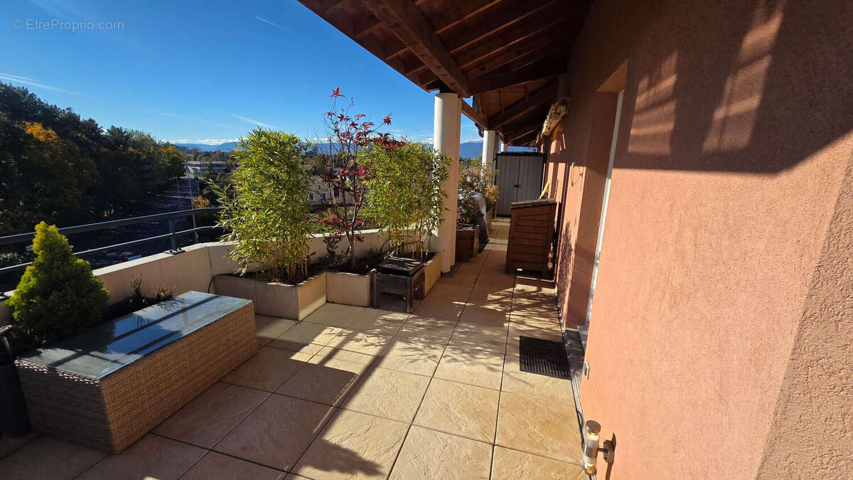 Appartement à AMBILLY