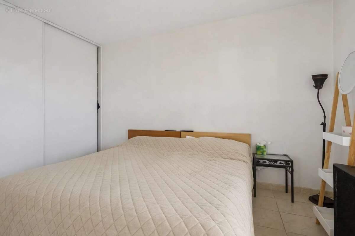 Appartement à SAINT-LAURENT-DU-VAR
