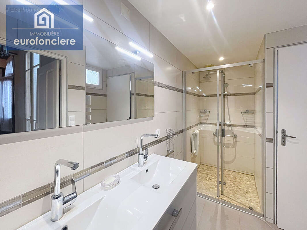 Maison à SAINT-JULIEN-LES-VILLAS