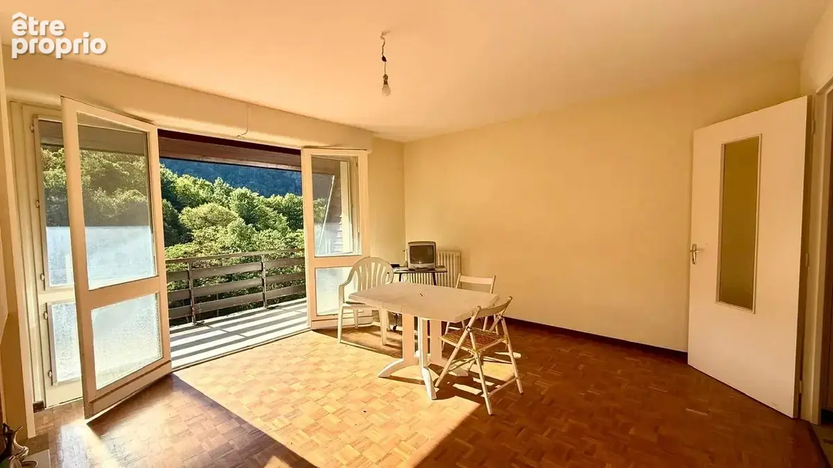   - Appartement à AX-LES-THERMES