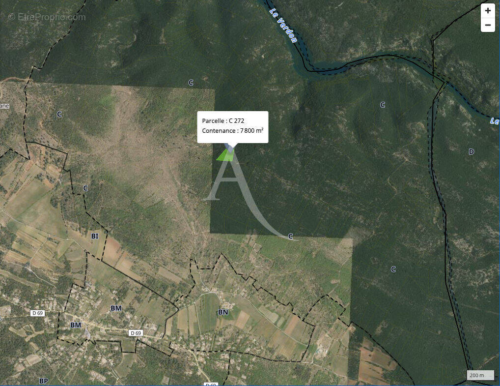 Terrain à SAINT-JULIEN