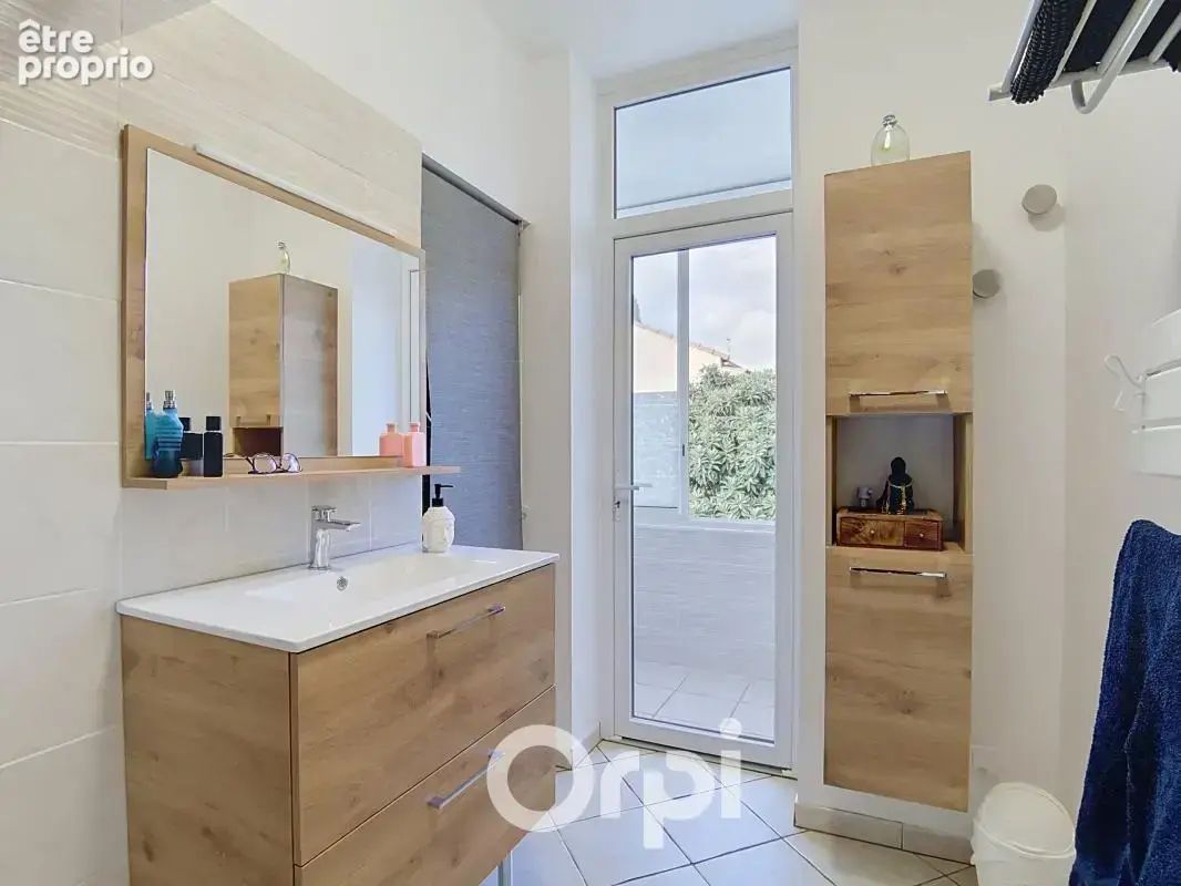 À Vendre Maison indépendante rénovée – 3 logements – Garage, piscine et stationnements – Toulon Ouest les Routes - photo 21