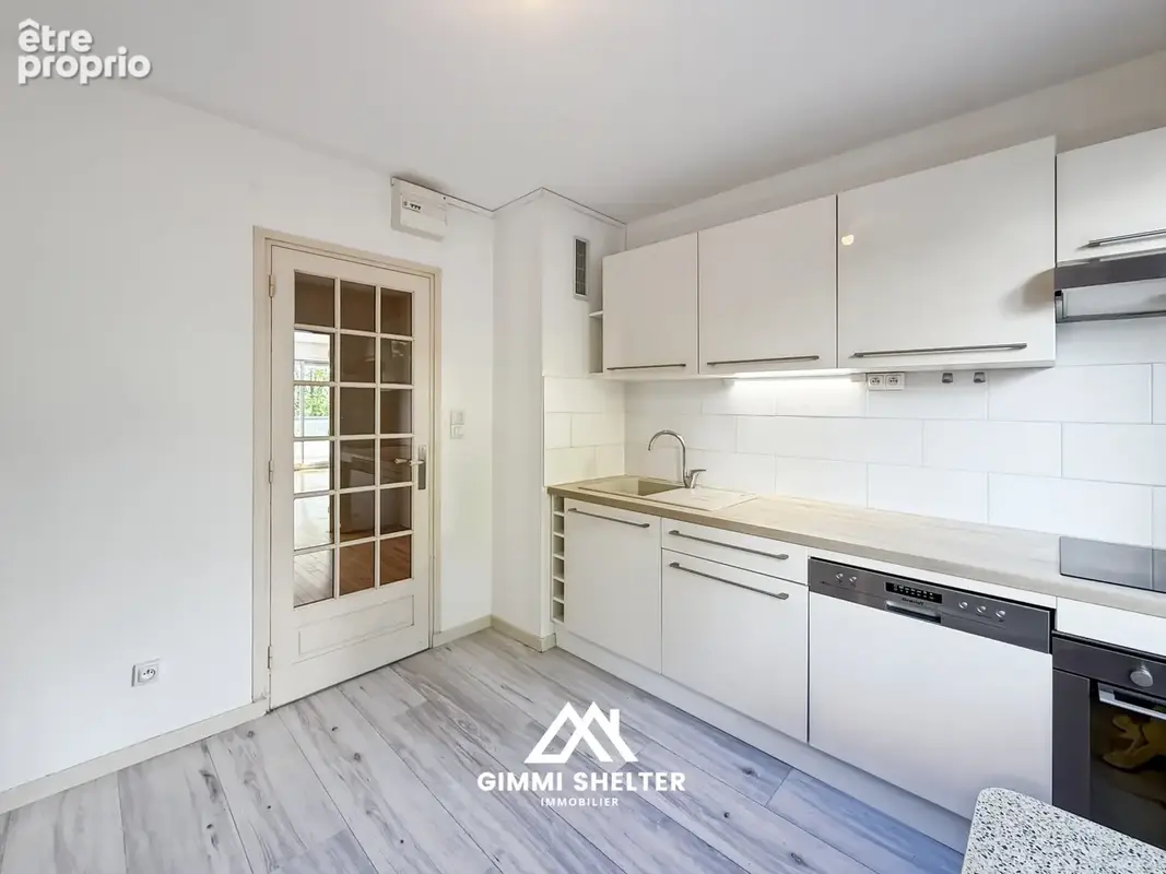 Appartement T3 de 84 m2 avec terrasse plein sud, cave et 2 places de parkings   Clermont-Ferrand - photo 5