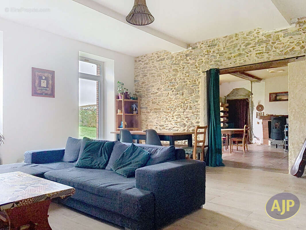 Maison à GRUGE-L'HOPITAL