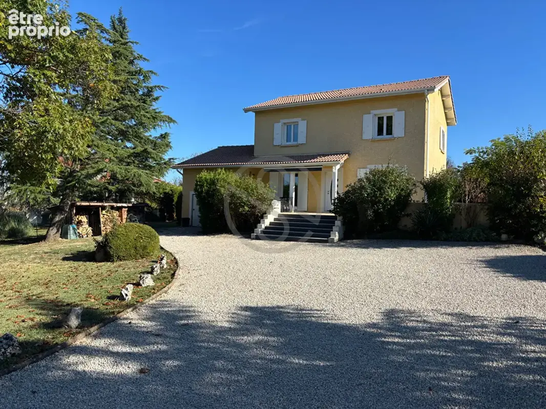 Villa Saint Cyr 1436 m2 - photo 1