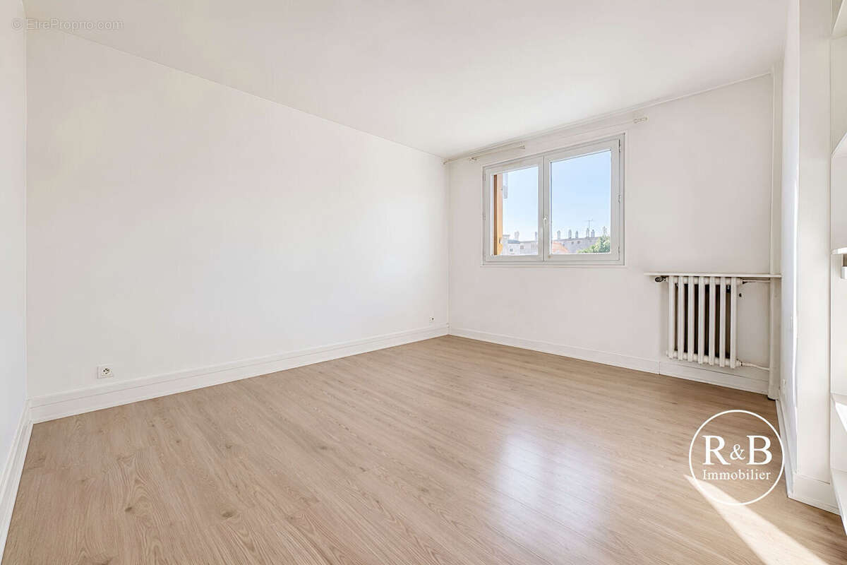 Appartement à LES CLAYES-SOUS-BOIS