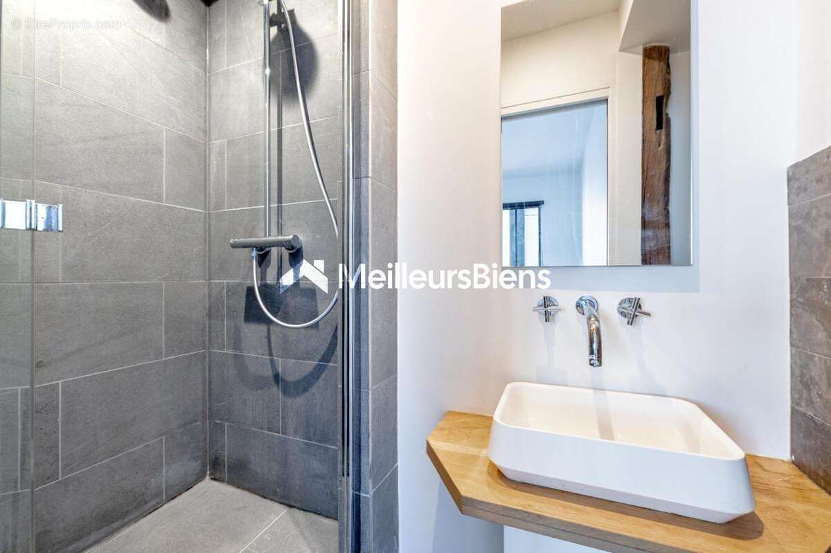 Appartement à PARIS-2E
