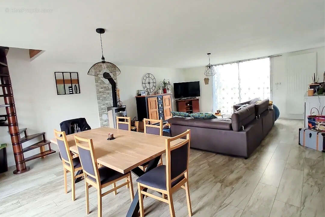 Maison à MARSAC-SUR-DON