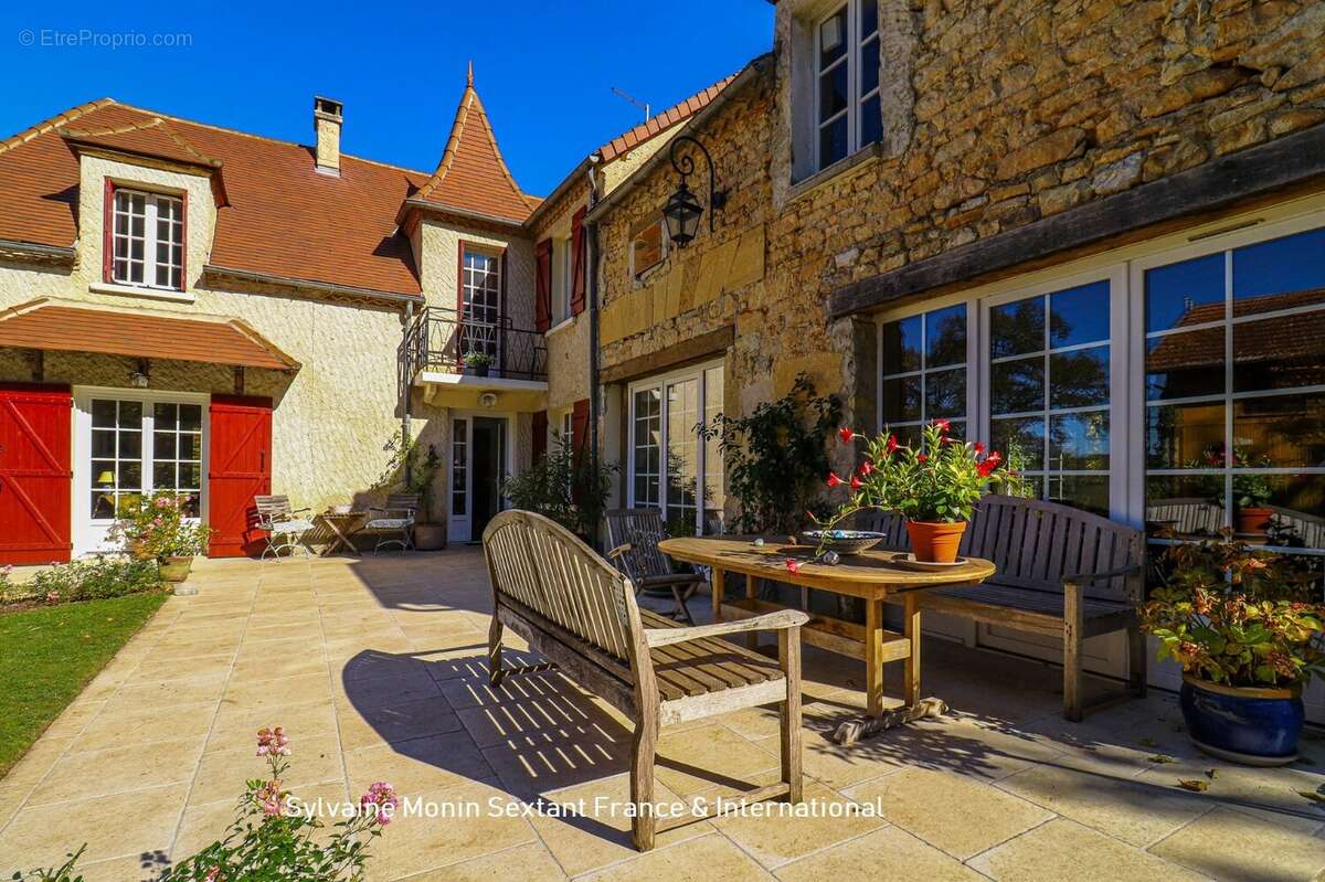 Maison à SAINT-MEDARD-D&#039;EXCIDEUIL