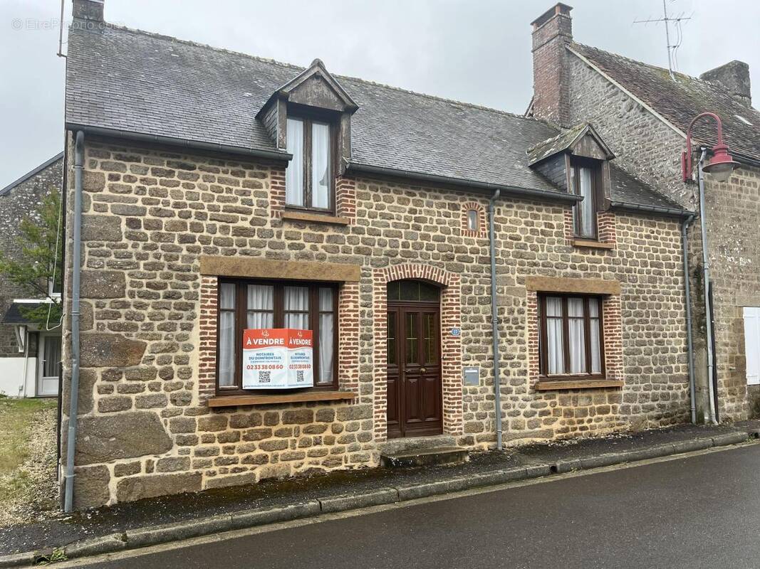 Maison 97 m² à Saint-Fraimbault  - photo 1