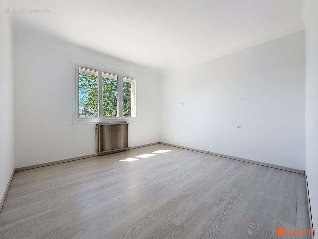 Photo 3 - Maison à BRESSOLS