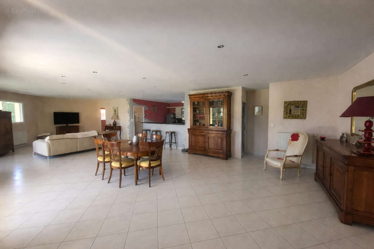 RARE, Villa plain-pied 150 m², 4 chambres, Terrain 1362 m², Double garage - photo 5
