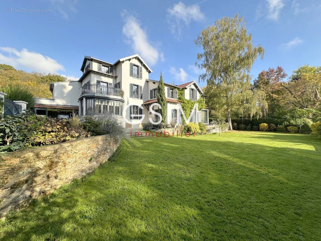 Maison à VILLE-D'AVRAY