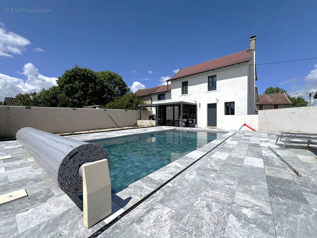 Maison à MONTALIEU-VERCIEU