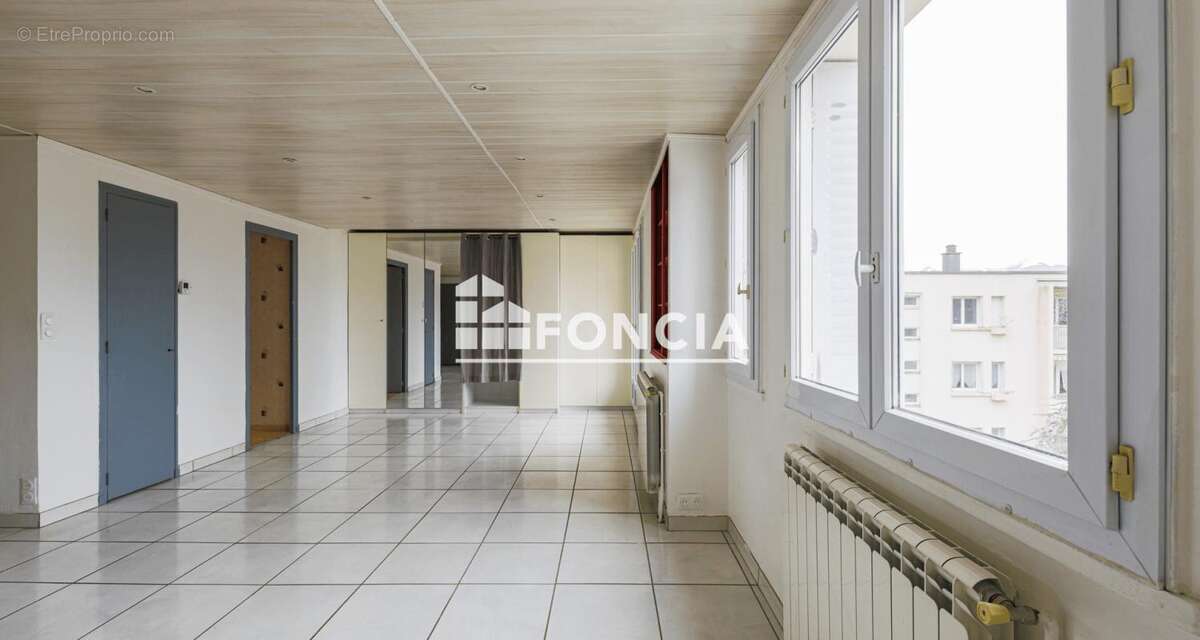 Appartement à LE PONT-DE-CLAIX